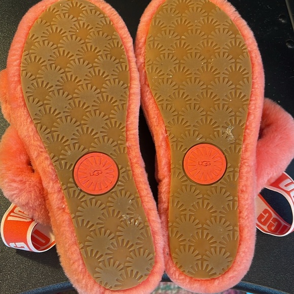 UGG coral pink fur sandals - Picture 3 of 4
